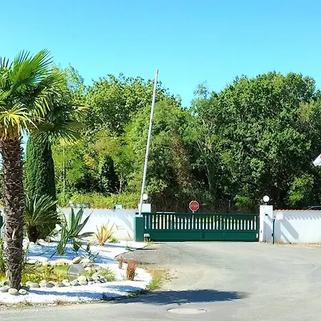 Alpesi faház Coquillages & Crustaces Avec Piscine Chauffee & *